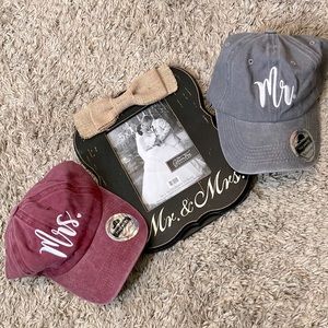 NWT Mrs. & Mr. Gift Set Mr. & Mrs. Hats With a Mr. & Mrs. Picture Frames